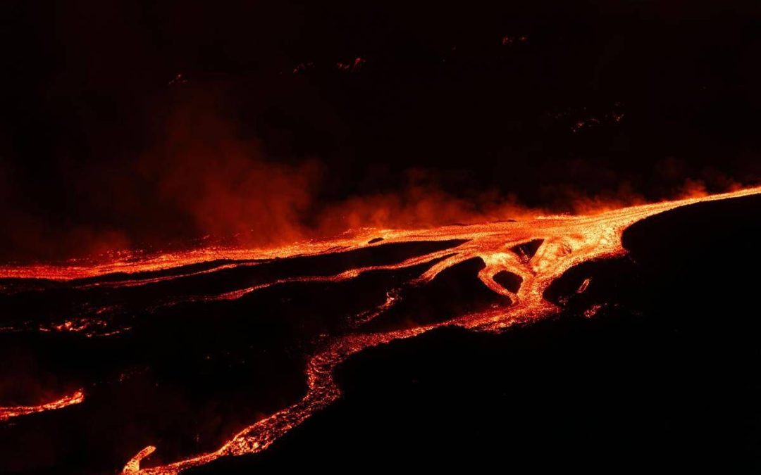 Eruzione Etna, sospesi fino alle 18 i voli all’aeroporto di Catania