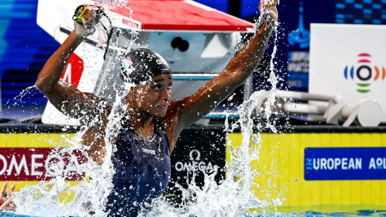 Sara Curtis nella leggenda: oro e record del mondo nei 50 dorso agli Europei di Parigi
