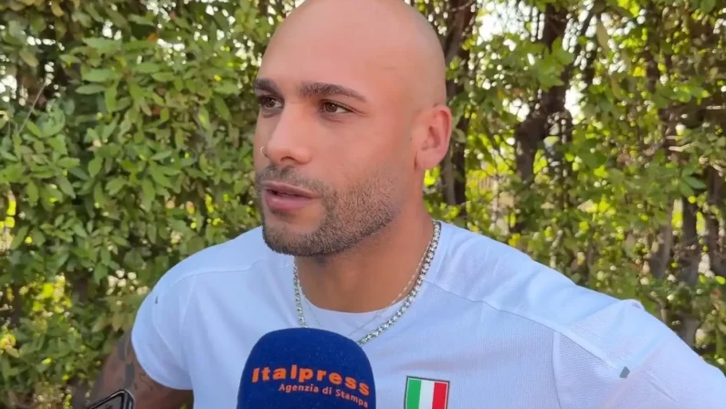 Staffettisti azzurri in raduno in vista degli Europei, Jacobs “Non me ne sono mai andato, mi sento quasi come nel 2021” / Video