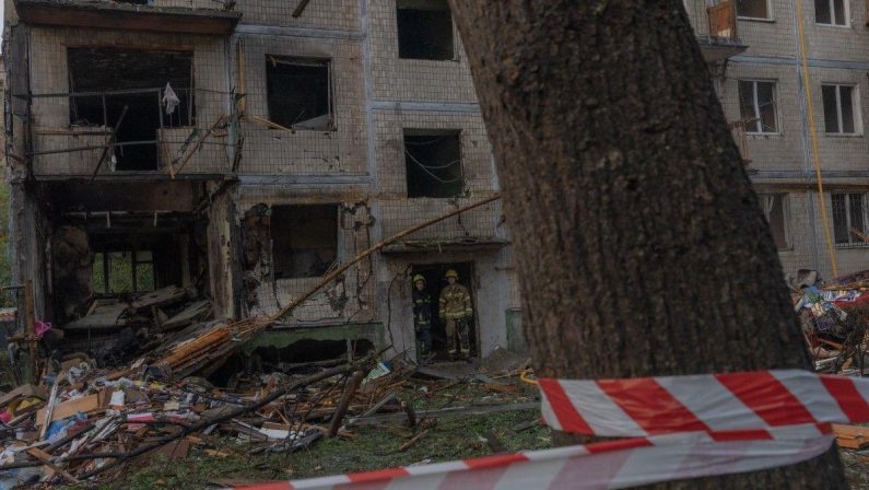 Ucraina, missili balistici russi su Kiev: 9 morti