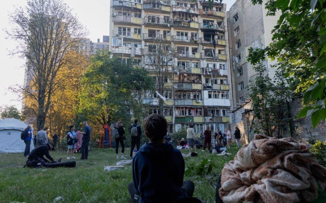 Ucraina, Mosca bombarda Kiev: 12 morti. Il sindaco: “Colpito ospedale pediatrico”. Polonia in allerta fa decollare aerei militari al confine