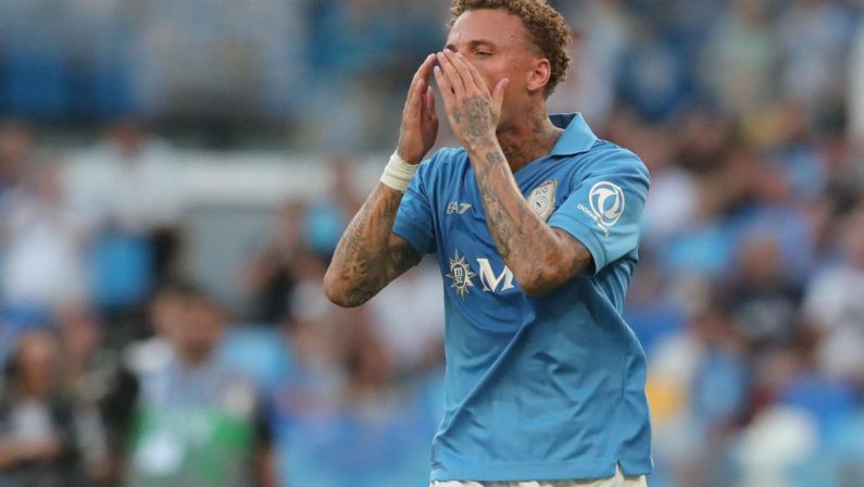 Lang cade in area e Allegri chiede rigore: proteste in Napoli-Como