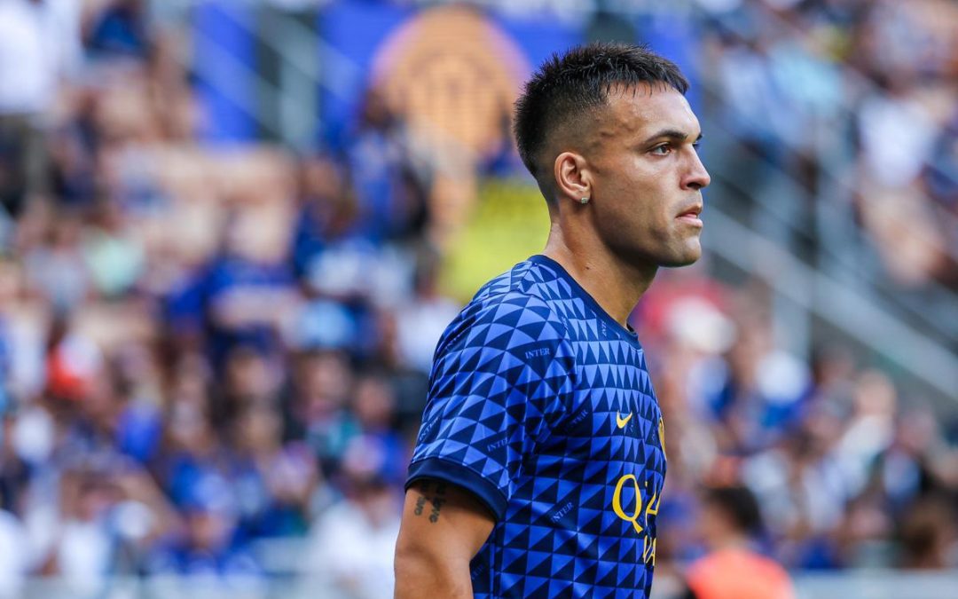 Inter, Lautaro Martinez e Bastoni litigano con l’arbitro