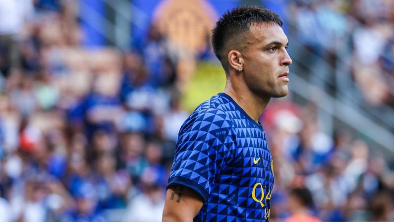 Inter, Lautaro Martinez e Bastoni litigano con l’arbitro