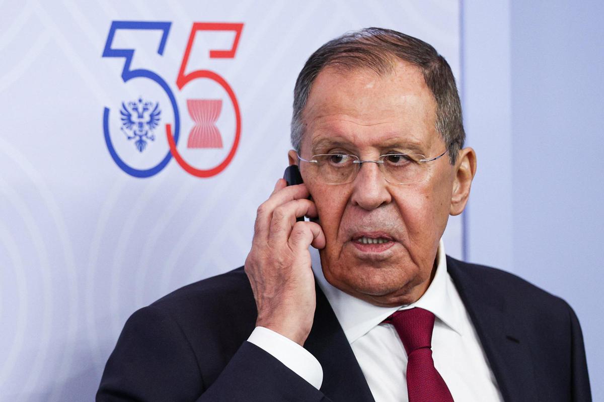 https://www.quotidianodelsud.it/wp-content/uploads/2026/08/lavrov-telefono-ipa.jpeg