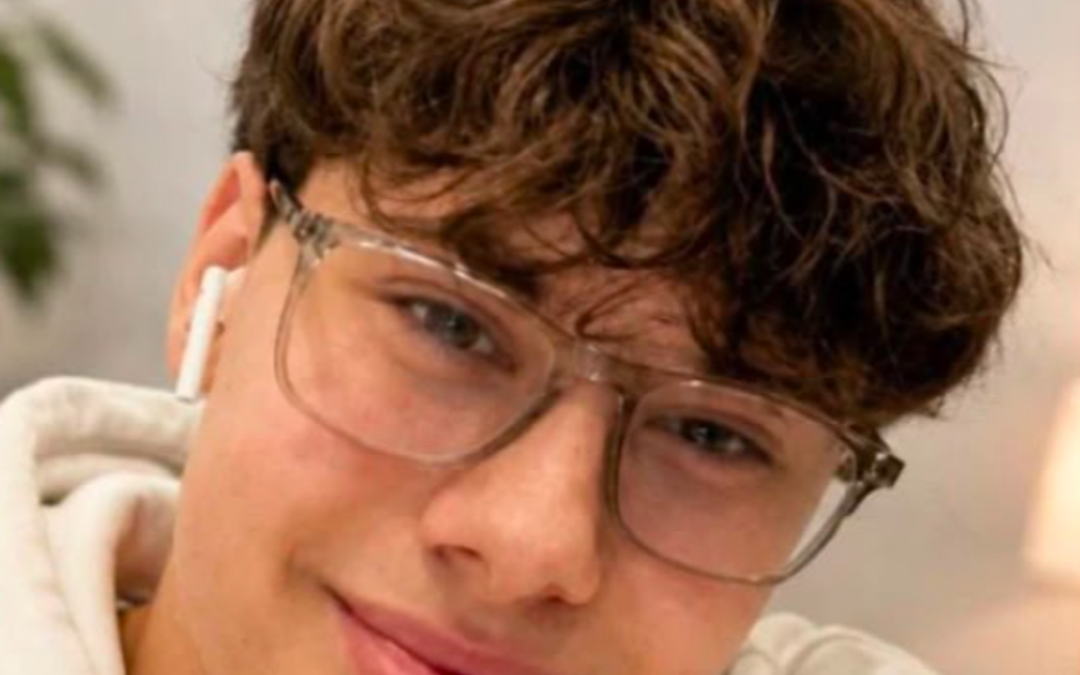 Vicenza, Leonardo Cortese muore in piscina a 19 anni: ipotesi sfida di apnea con l’amico
