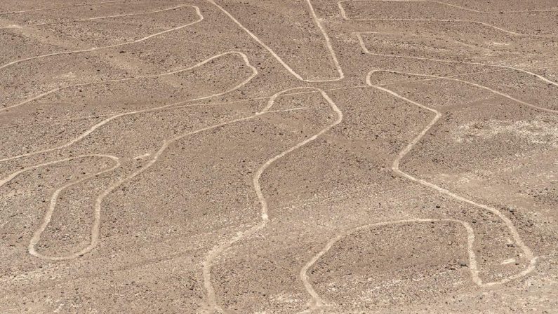 Perù, aereo con italiani a bordo sorvolava Linee di Nazca: cosa sono