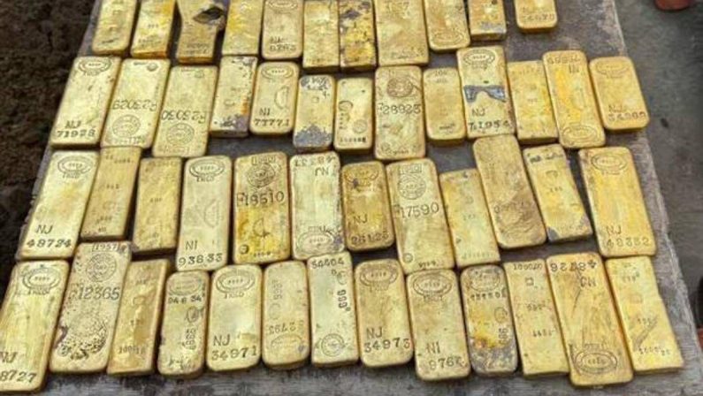 Belgio, operai trovano un tesoro durante uno scavo: monete e lingotti da 9 milioni di euro