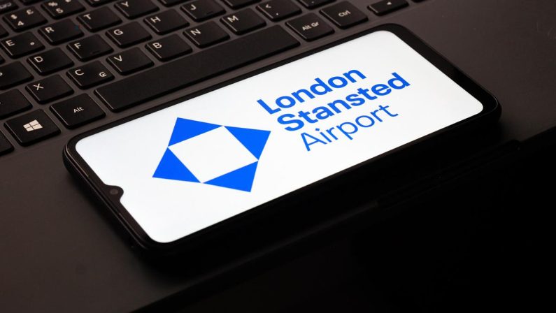 Cyberattacco aeroporti nel Regno Unito, hacker chiedono un riscatto