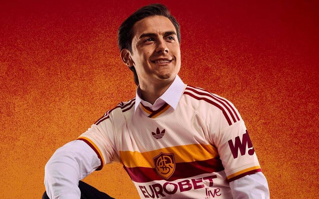 Roma e adidas svelano la nuova seconda maglia ispirata alla ‘pietas’ romana
