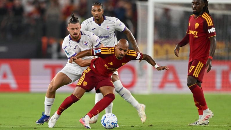 Roma-Fiorentina, gol annullato a Hermoso e proteste su rete Malen: cos’è successo