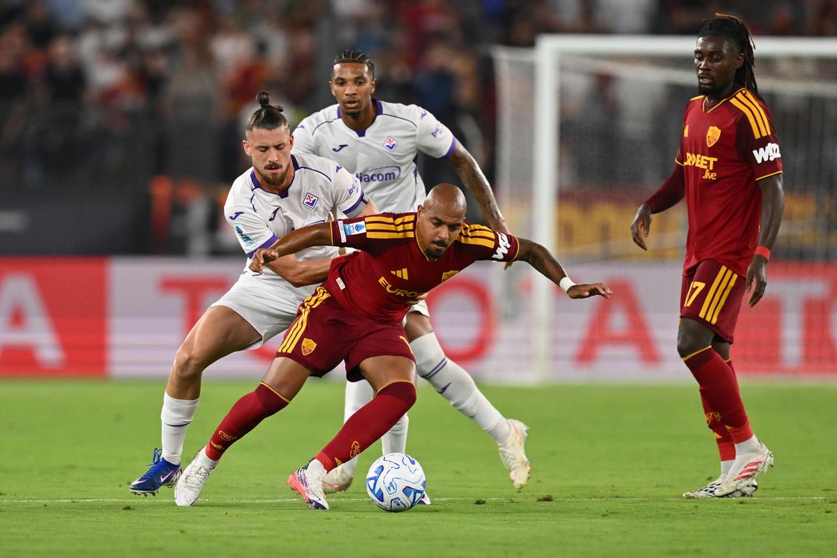 https://www.quotidianodelsud.it/wp-content/uploads/2026/08/malen-roma-fiorentina-ipa-fg.jpeg