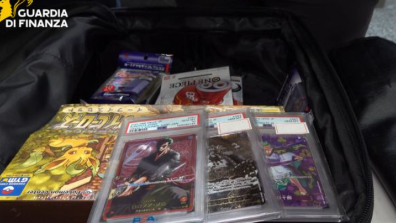 Maxi sequestro a Malpensa, bloccato viaggiatore con 605 carte da collezione Pokémon e One Piece: valgono 27mila euro