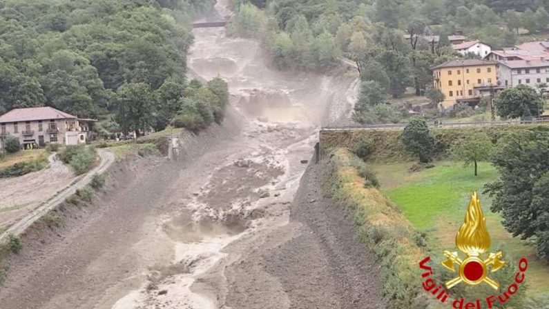 Maltempo, allerta meteo in Italia: frane, allagamenti e disagi. 81 evacuati in Lombardia