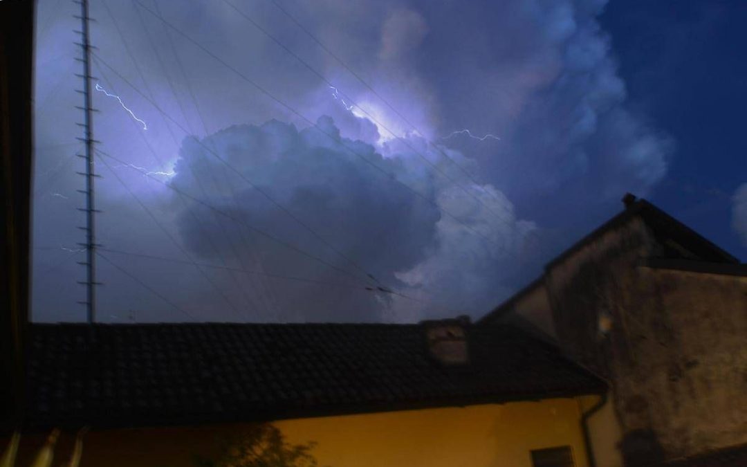 Meteo, Italia divisa a metà con temporali al Nord e caldo e sole al Sud: “Ma la fine dell’estate è ancora lontana”