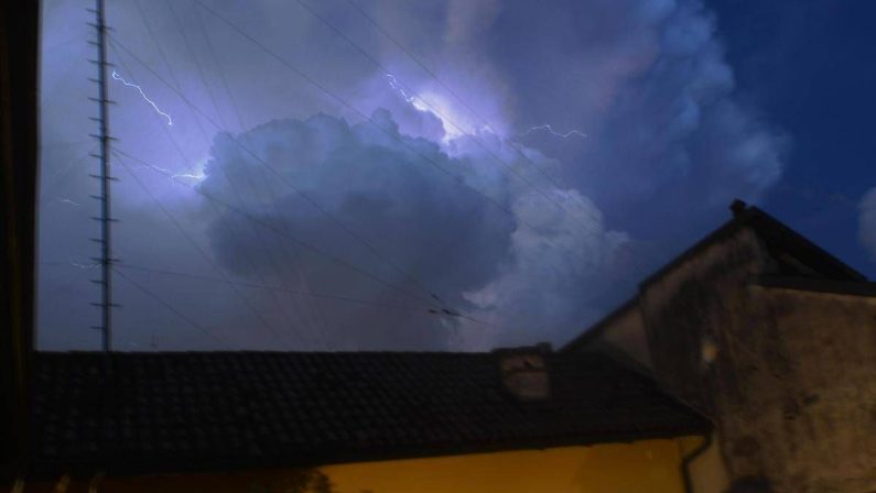 Meteo, Italia divisa a metà con temporali al Nord e caldo e sole al Sud: “Ma la fine dell’estate è ancora lontana”