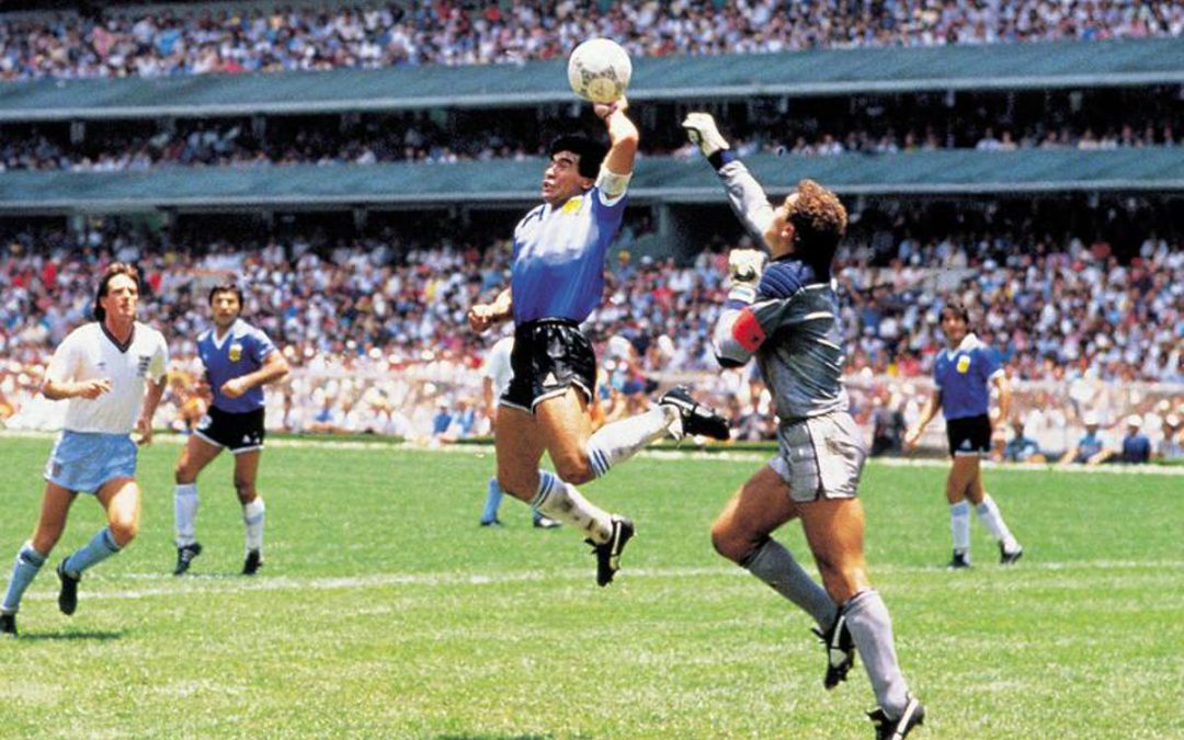 Maradona e il pallone de ‘la mano de Dios’, il cimelio venduto per 2,5 milioni