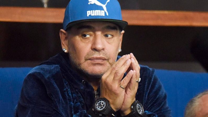 Maradona, i medici ignorarono i ‘segnali d’allarme’ prima della morte: l’accusa di un testimone in tribunale
