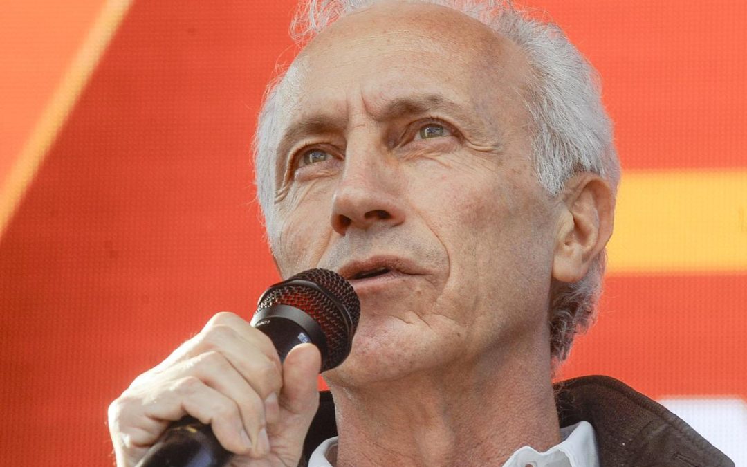 Di Battista ricoverato a Cuba, messaggio di Travaglio: “Forza ragazzo”