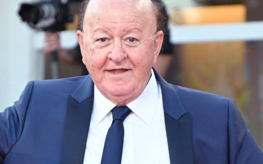 Forte dei Marmi, Massimo Boldi cade e batte testa sul marciapiede: ricoverato