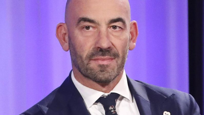 Un morto per ‘batterio mangiacarne’, Bassetti: “Attenti a dove nuotate”