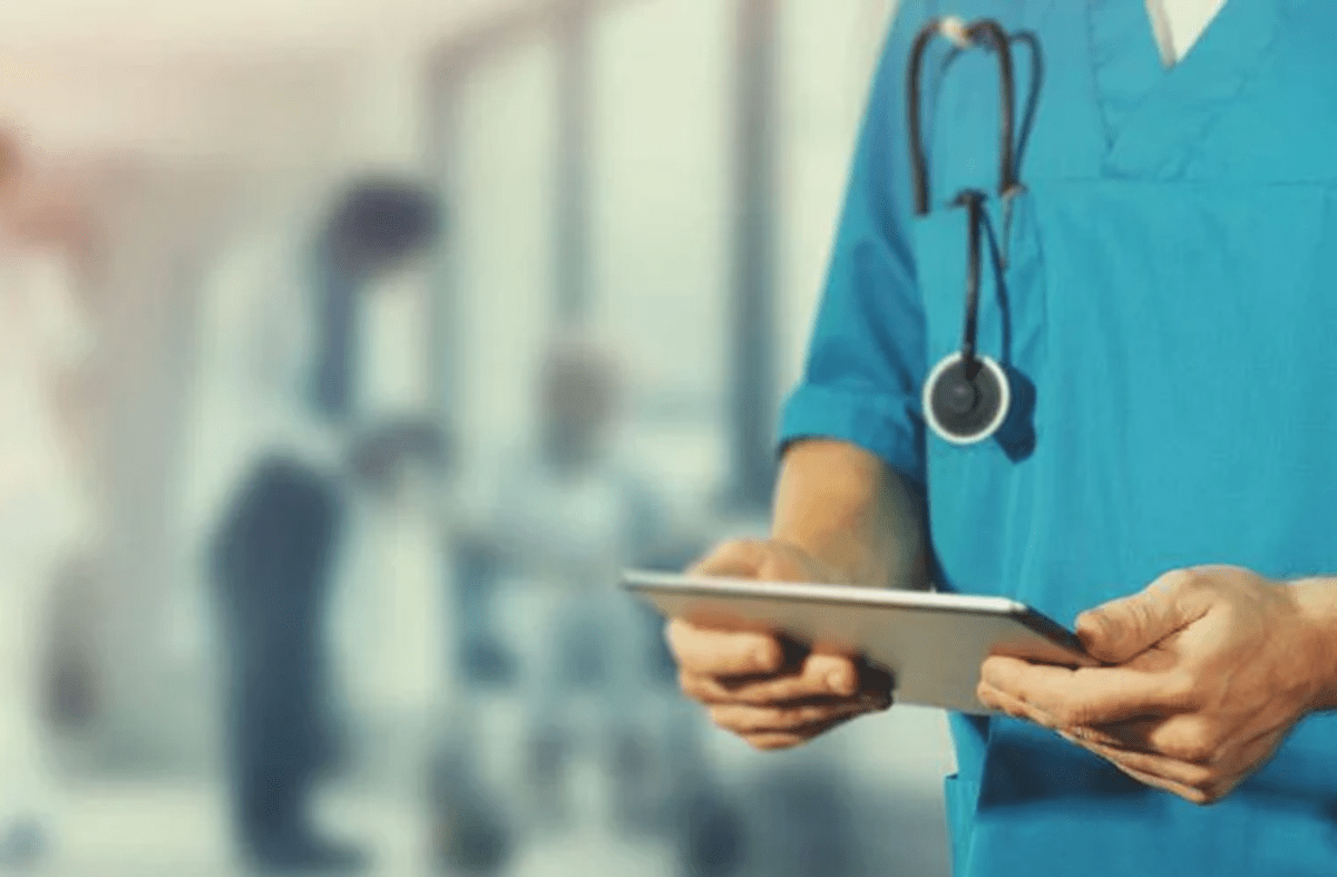 https://www.quotidianodelsud.it/wp-content/uploads/2026/08/medico-sanita-canva.png