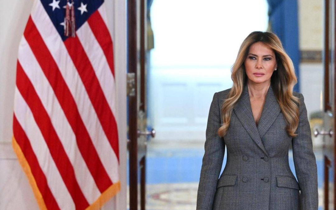 Melania Trump torna in pubblico dopo un mese: il nuovo progetto e la risposta alle critiche