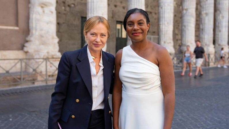 Italia-Gb, Times: Meloni incontra leader opposizione Badenoch e l’avverte: “Non fare accordi con Farage”