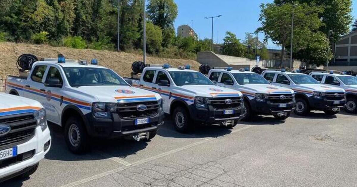 https://www.quotidianodelsud.it/wp-content/uploads/2026/08/mezzi-antincendio-protezione-civile-basilicata.jpg