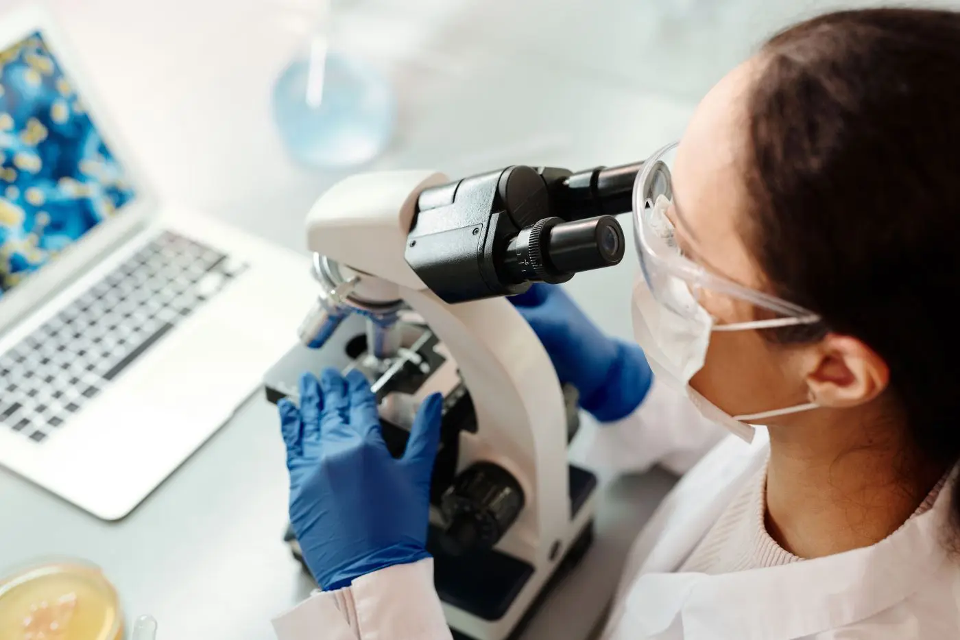 https://www.quotidianodelsud.it/wp-content/uploads/2026/08/microscopio-medico.jpg