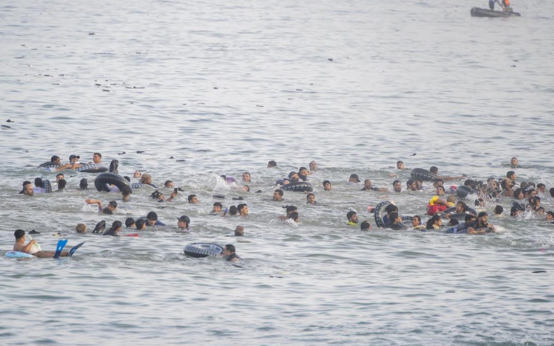 Migranti a Ceuta, Ue: “Solidali con la Spagna e cordoglio per le vittime”