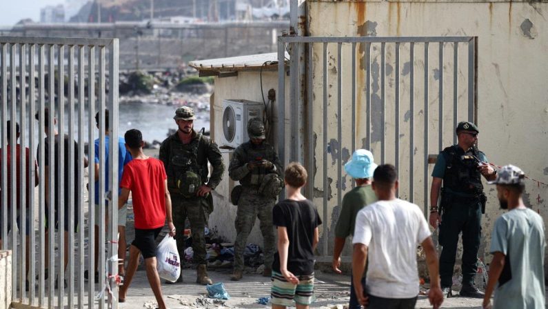 Ceuta, ancora 5mila migranti in città: “Emergenza non è finita”