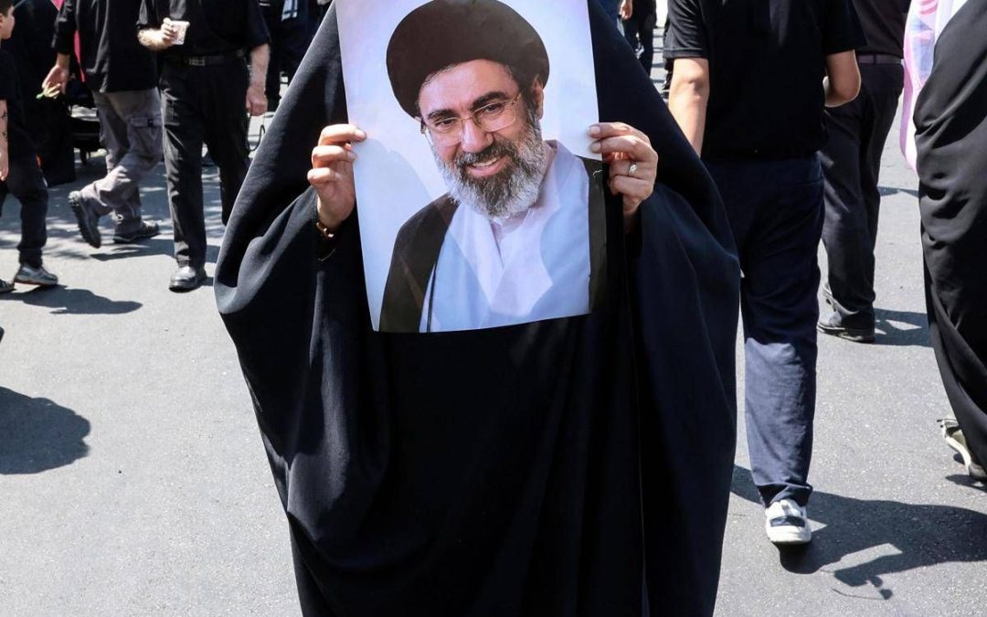 Iran, media: “Mojtaba Khamenei in condizioni critiche, potrebbe essere in punto di morte”
