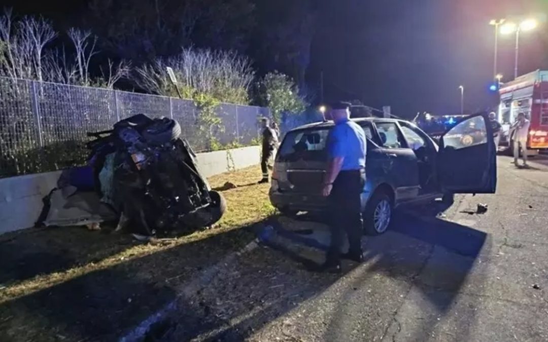 Scontro tra due auto in Salento, morte due persone