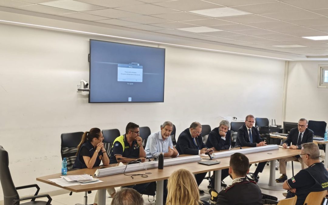 Terremoto ai Campi Flegrei, Musumeci a Pozzuoli per una riunione operativa. Fico “Stiamo intervenendo su tutte le criticità”