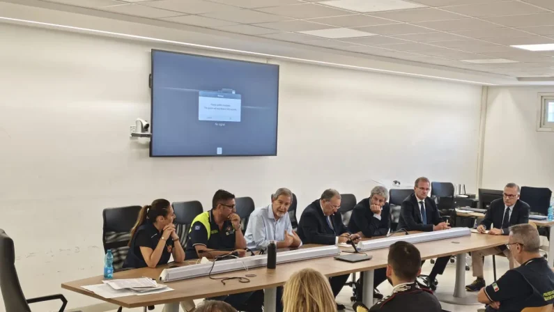 Terremoti ai Campi Flegrei, Musumeci a Pozzuoli per una riunione operativa