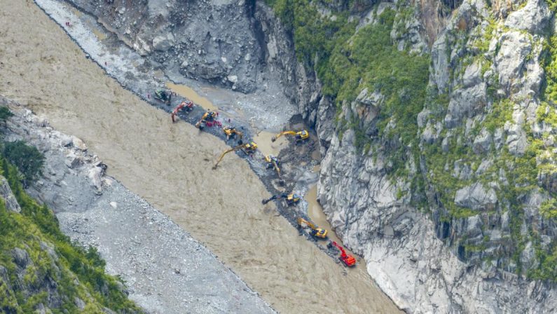 Alluvione in Nepal, oltre 900 morti. 933 lavoratori intrappolati in tunnel di sistemi idroelettrici