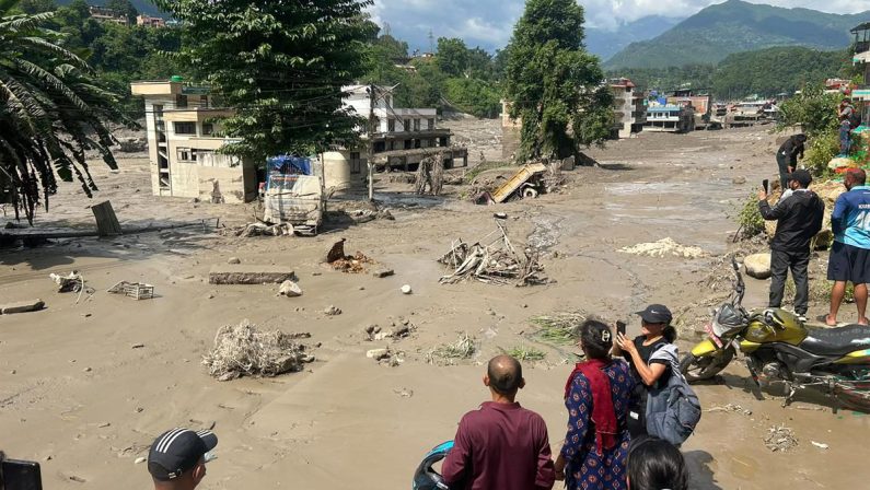 Nepal, alluvione nel nord: “Numerose vittime e dispersi”. Xi mobilita i soccorsi