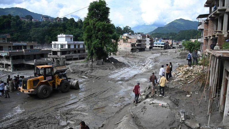 Alluvione in Nepal, sale a 469 il bilancio dei morti: oltre 1.400 dispersi