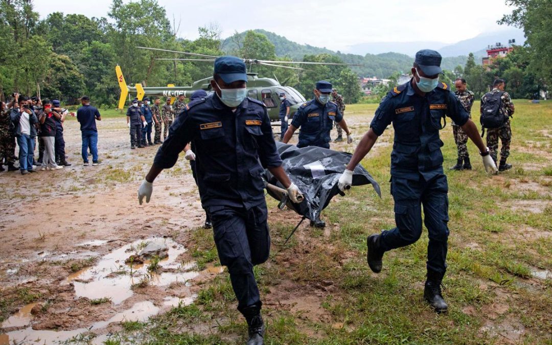Alluvione in Nepal, oltre 600 morti e 2.500 dispersi: il fango complica i soccorsi