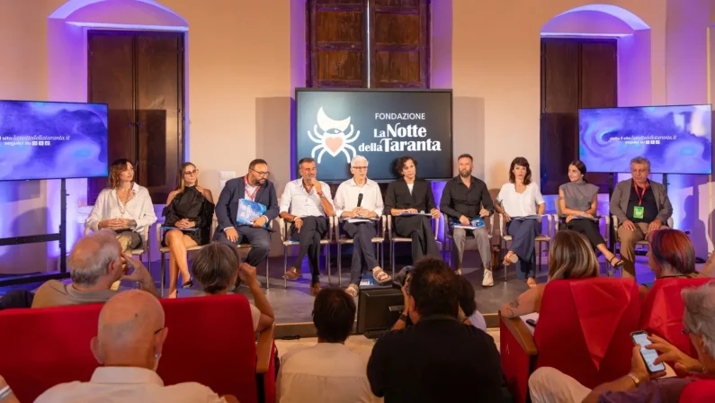 A Melpignano la Notte della Taranta, Decaro: «Tra i più importanti patrimoni immateriali della Puglia»
