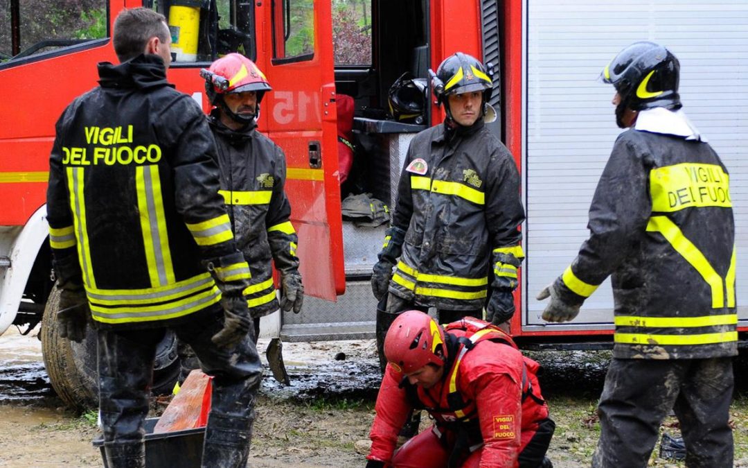Ciclista travolto dalla piena di un torrente nel Biellese: ricerche in corso