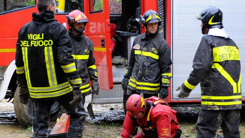 Ciclista travolto dalla piena di un torrente nel Biellese: ricerche in corso