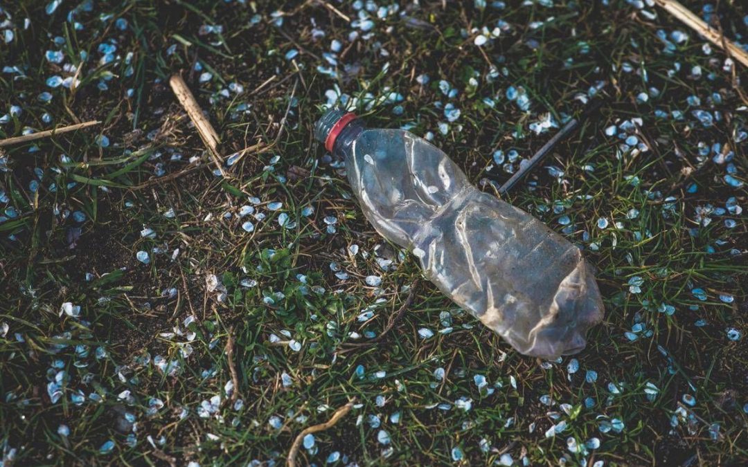 Una bottiglia incastrata nella ruota, il nuovo metodo dei ladri di auto