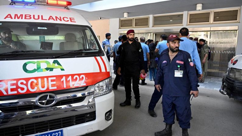 Pakistan, incendio in un ospedale di Islamabad: morti almeno 14 neonati