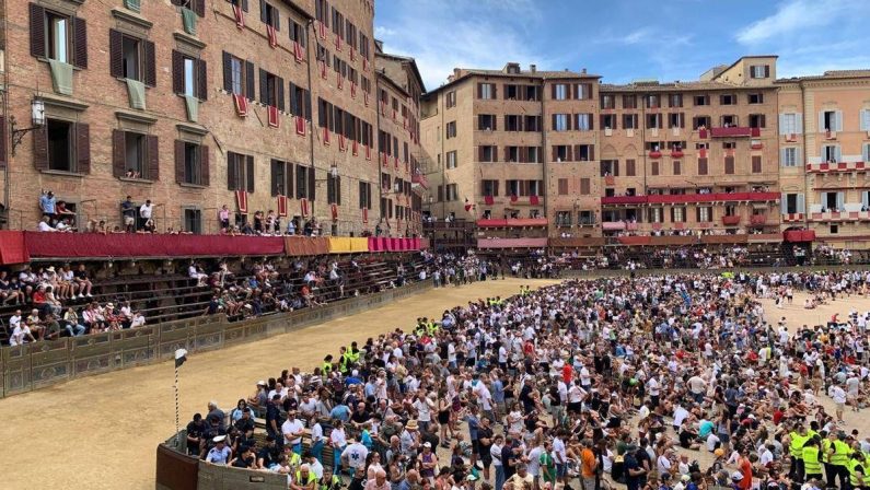 Palio di Siena, oggi si corre l’Assunta – Diretta