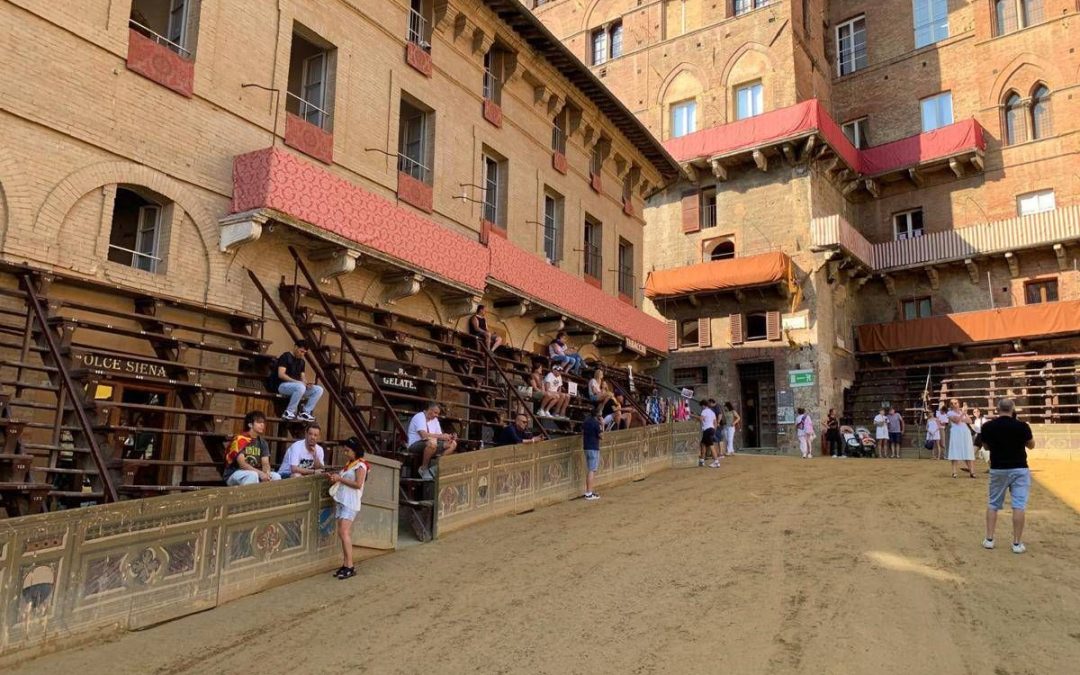 Palio di Siena, oggi si corre? Sole su Piazza del Campo