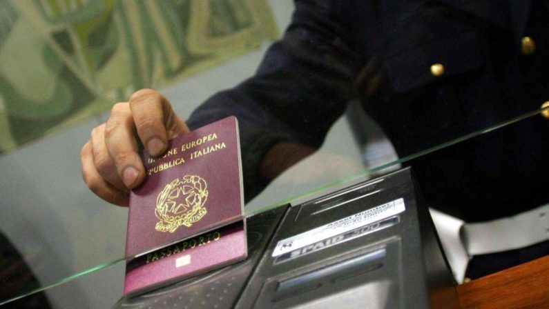 Migranti, Spagna ripristina controlli alle frontiere per viaggiatori dall’Italia