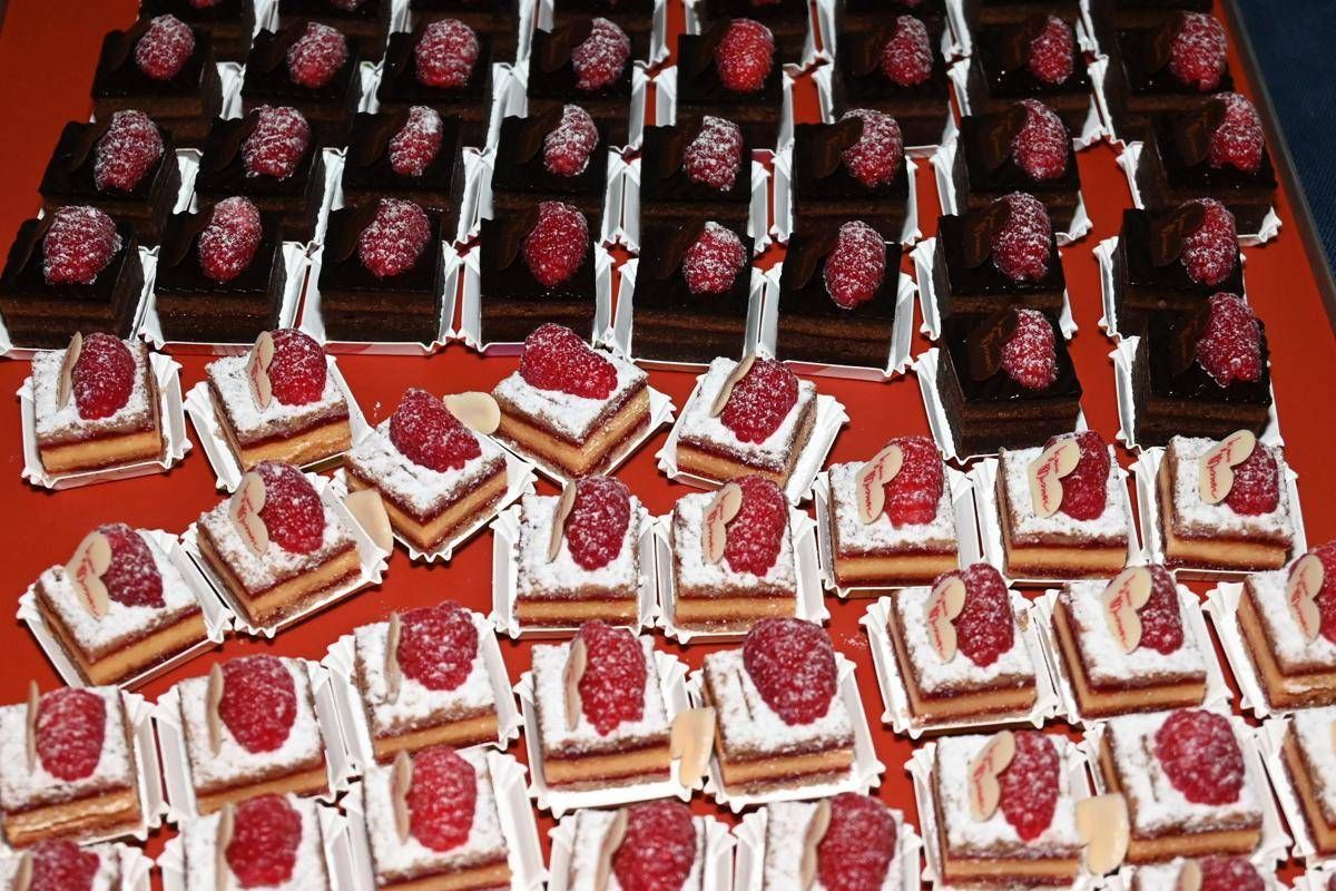 https://www.quotidianodelsud.it/wp-content/uploads/2026/08/pasticcini-iginiomassari-ipa-fg.jpeg