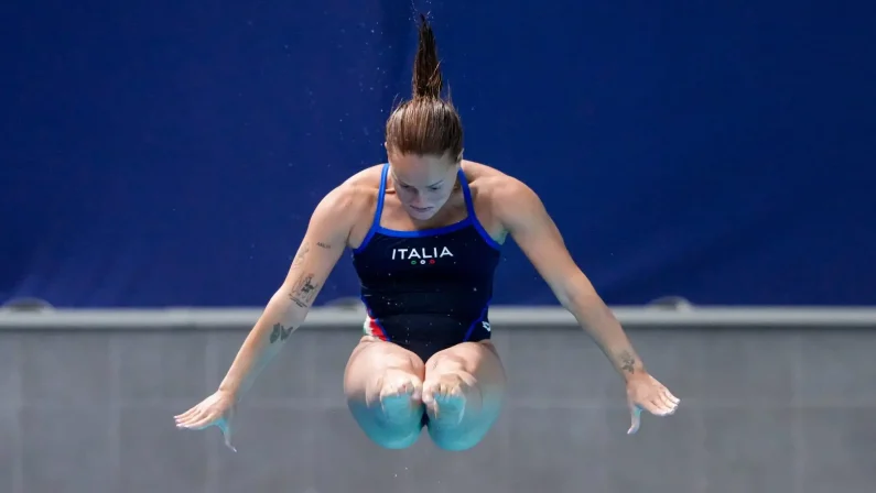 Tuffi, Pellacani medaglia d’oro dal trampolino 3 metri agli Europei di Parigi. Conte e Pelligra argento nel sincro dalla piattaforma 10 metri